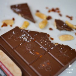 Tablette de chocolat au lait, cacahuètes, caramel et fleur de sel bio (100g)