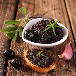 TAPENADE À LA GRECQUE NOIRE BIO - DESCLICS PAYSAN, LE GOÛT DU BIO SOLIDAIRE PRÈS DE CHEZ VOUS